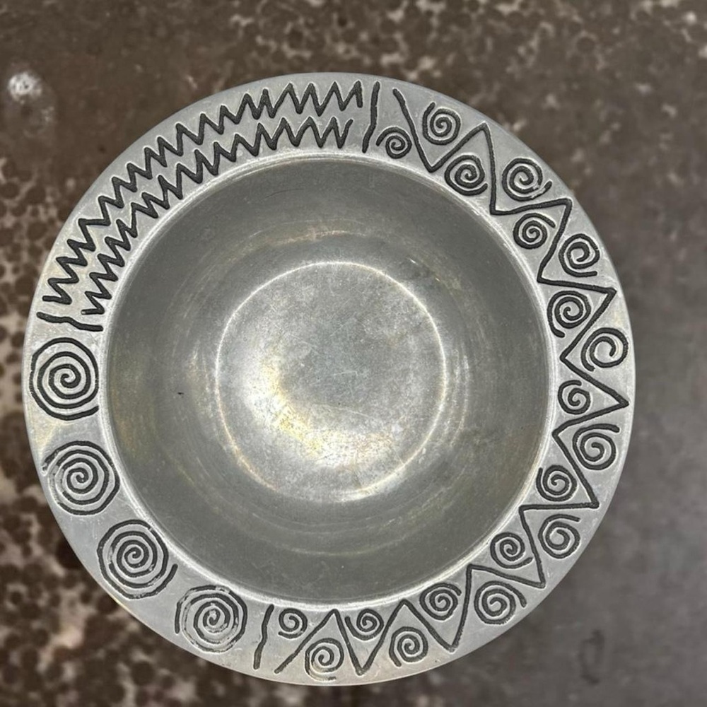 Wilton Armetale Reggae Round Serving Bowl - Tribal Spiral Pattern EUC